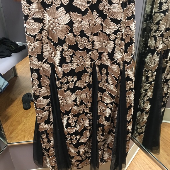 Designer gown - Picture 3 of 4